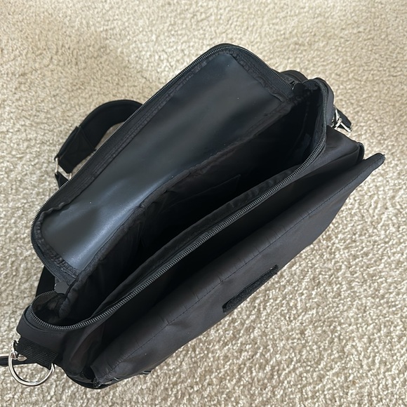 Baby Armour UA exclusive diaper bag - Picture 4 of 10